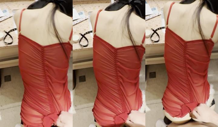 江苏南京明星气质美女被土豪包养，在酒店露脸被肏抱起来搞她，叫床声音好听