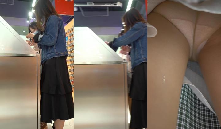 抄底【YZWCD】饰品店的绿裙小姐姐！肉色丝袜配粉内！