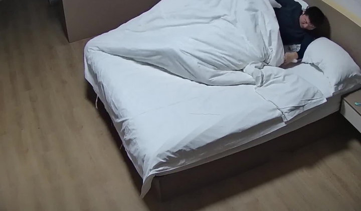 酒店偷拍性欲很强的美骚少妇偷汉子被狂干两场后意犹未尽再次上位榨取