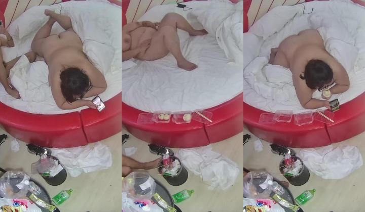 情趣台强烈推荐 超级大坦克 胖得很匀称 个人觉得一点不难看 脸型也不错 这奶子太大 好想闷进去