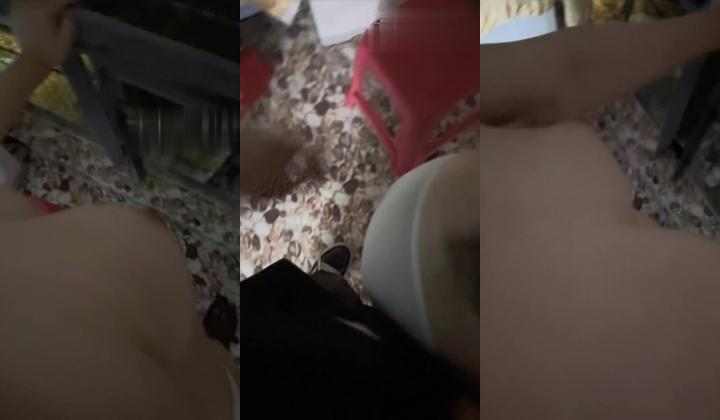 约炮大神长沙纹身哥《真实老师偷情》soul上认识的真实讲台老师，一边吃鸡巴一边用手机勾搭男人聊天！你永远不知道下了课的老师到底有所骚