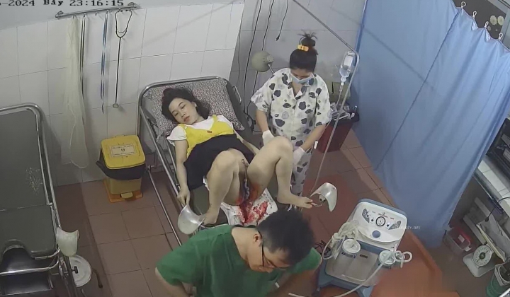 稀有黑客破解医院妇产科监控摄像头完美正面角度高清偷拍几个孕妇 最美年轻孕妇 阴蒂清晰可见
