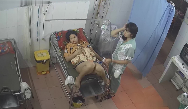 稀有黑客破解医院妇产科监控摄像头完美正面角度高清偷拍几个孕妇 最美年轻孕妇 阴蒂清晰可见