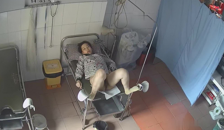 稀有黑客破解医院妇产科监控摄像头完美正面角度高清偷拍几个孕妇 最美年轻孕妇 阴蒂清晰可见