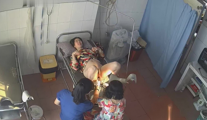 稀有黑客破解医院妇产科监控摄像头完美正面角度高清偷拍几个孕妇 最美年轻孕妇 阴蒂清晰可见