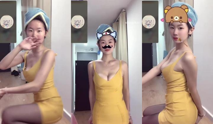 最新抖音泄密！神似明星张碧晨清纯美女【方圆baby】被忽悠视频1V1漏双乳天然大奶就是软