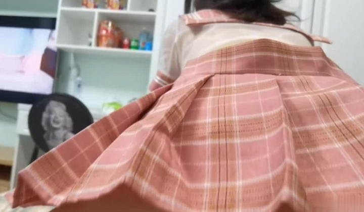 高校在读反差女大生露脸性爱，无套后入打桩JK裙颜射各种特写镜头