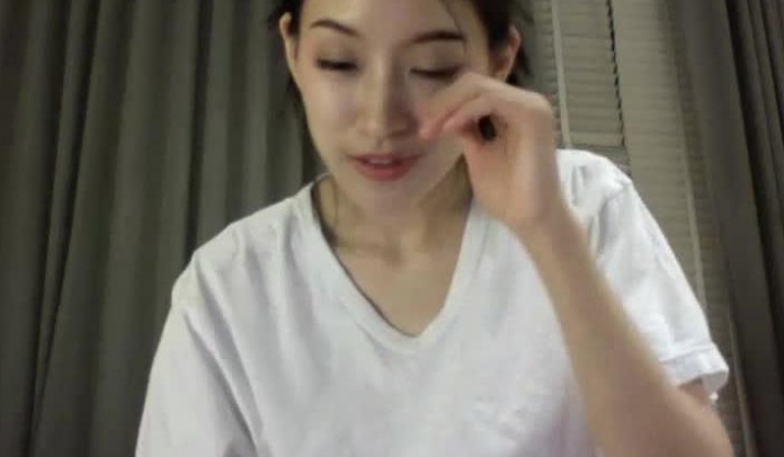 ️亚裔女神【Asia Fox】极品身材的亚洲美女 性欲来了拉着男友后入吃鸡