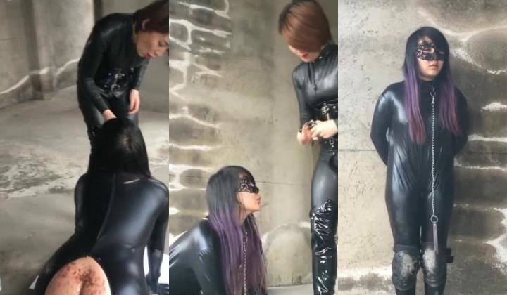 风情艳主在毛坯房调教朋友圈的富姐貌似两人的逼都很干涩