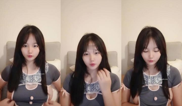 成都邻家妹妹~【一起来贴贴】学妹下海全裸跳蛋~跳蛋~近期最清纯的小嫩妹，学生气息浓郁