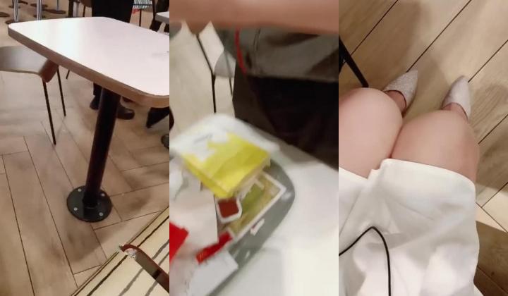 【贼猫猫】，新鲜出炉，长沙万达广场，小少妇逼里塞跳蛋，湿漉漉逛商场，精彩刺激