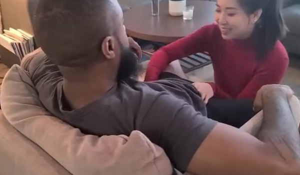很有感觉的中国女孩她可能真的爱主人爱黑爹眼泪出来也要给黑爹舔让黑爹爽