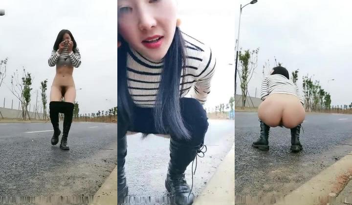 喜欢户外玩的骚气少妇大马路上露出 车后座跳蛋塞逼震动路边翘屁股非常诱人