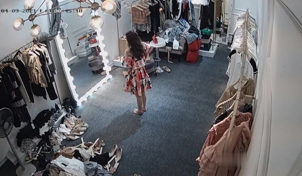 亲自打版试衣的极品波霸老板娘看一次撸一次