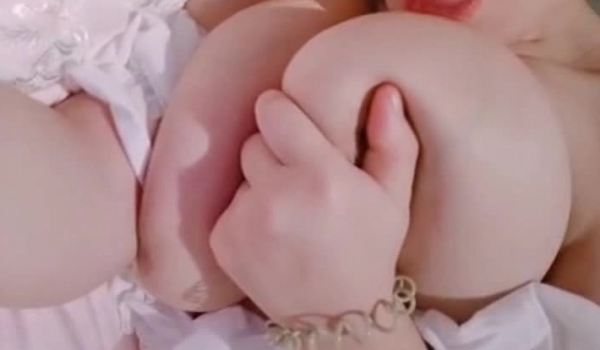 最新极品爆乳网红『奶喵九玖酱』大尺度I奶自购福利-肆意玩弄爆乳 假屌插美穴 圆挺巨乳 胸控福利