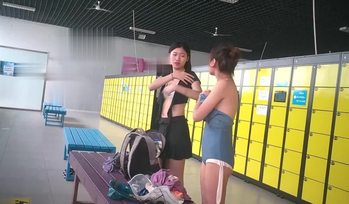 国内【水上乐园】换衣间沐浴区近景偷拍 美女如云淋浴换衣好身材一览无余