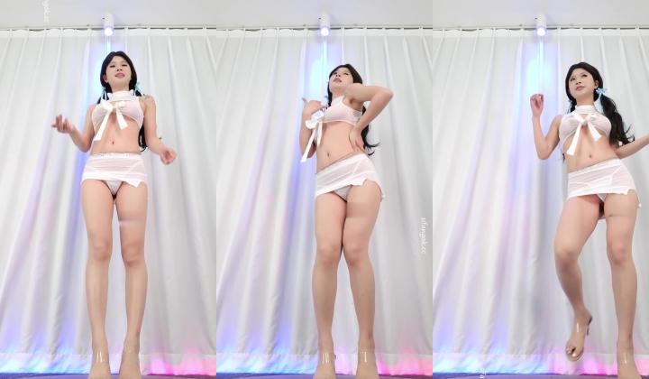 【红玫瑰舞团】甜美女神『小易』双视角透视裸舞 极品妹子青涩与淫荡合为一体