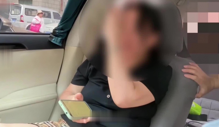 专操熟女良家『董庆良@DQL94』大白天路边当街口交车震啪啪很是刺激