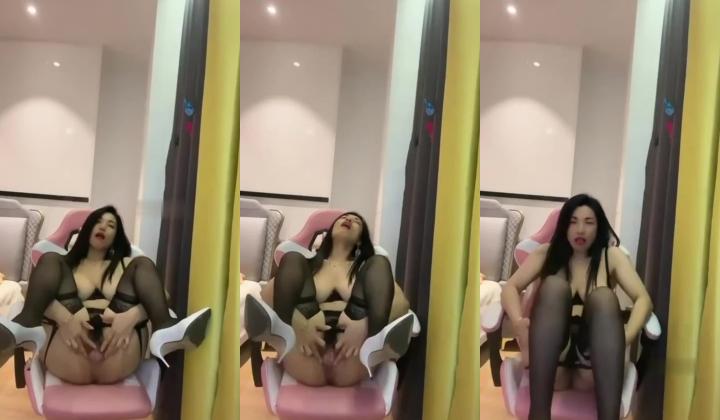 大蝴蝶骚穴轻熟女【燕燕暖心阁】定制视频，脸穴同框掰穴性爱啪啪