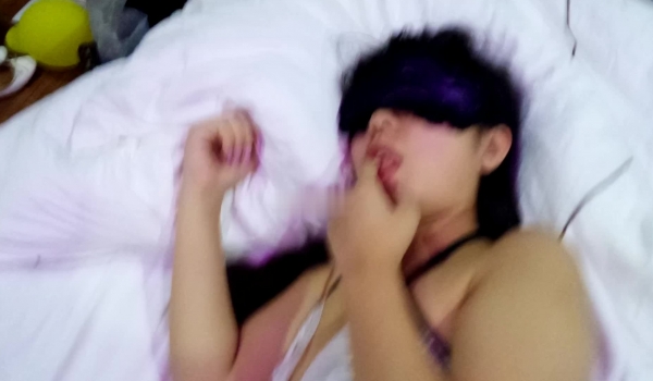 96年丝袜女神先逛街喝酒迷醉然后操逼