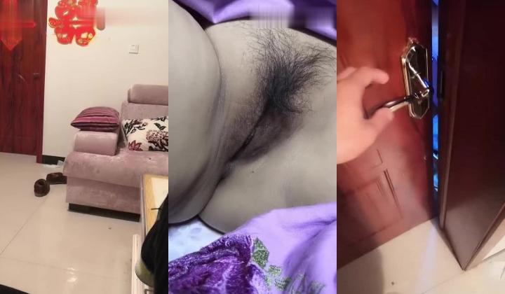 【真实干新婚弟媳妇】农村小伙买药把新婚弟媳妇给弄到，等药劲到了偷偷去玩弄极品鲍鱼，阴毛稀少一条缝，还挺粉嫩干净的