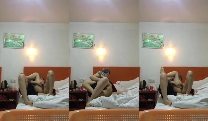 国产女同系列年纪轻轻的妹子被手指搞的呻吟连连 爽的连流水声都清晰可听到