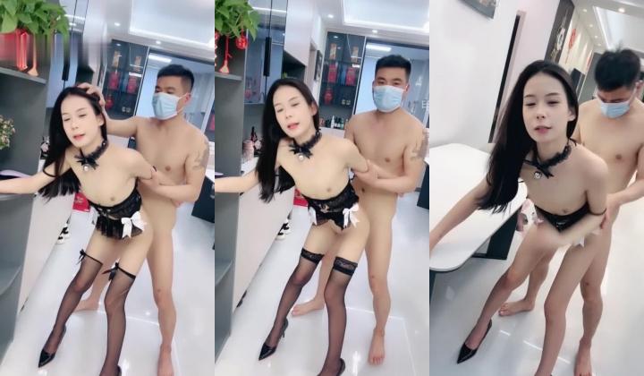 ️长腿女神【一只奶兔哟】模特女神腿玩年 黑丝高跟大长腿 平胸女神调教深喉口交