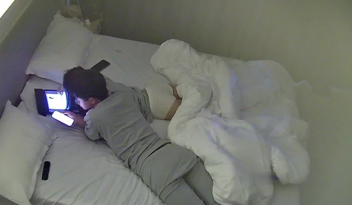 酒店偷拍高校眼镜婊班花被小伙追到手周末带出来操穴 干了几次