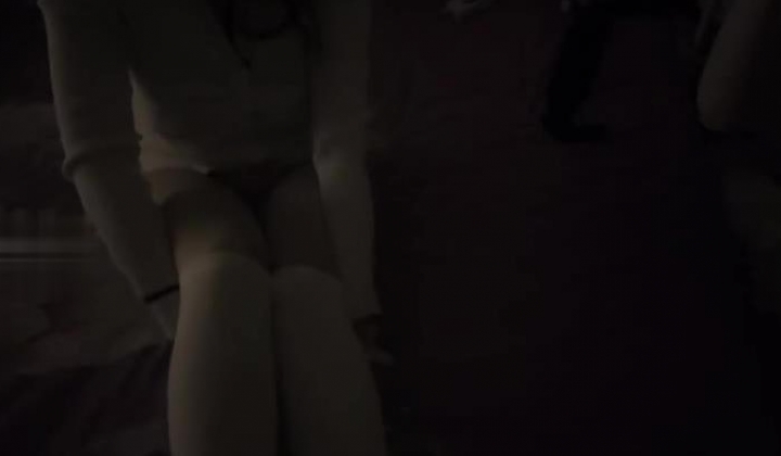 超级敏感母狗体质一摸就喷的性瘾女摄影师「奶酪」男友肛交母狗女友，母狗为男友毒龙舔肛，OL秘书装强