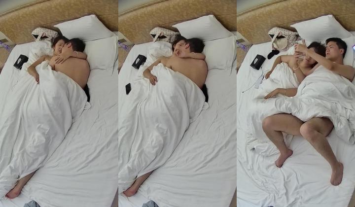 情趣酒店 一对激情小情侣开钟点发打炮 女生好像还是学生妹 一下午打了好几炮 被男友边操边揉逼