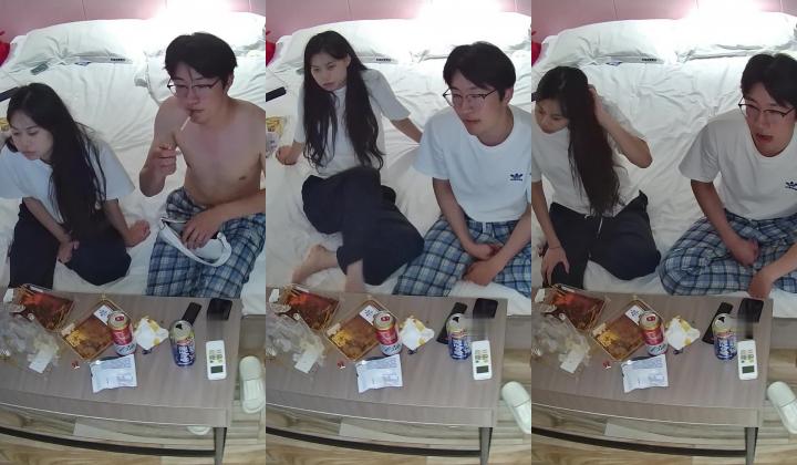 公寓酒店  很漂亮的学生系清纯小美女 没有一块肉一口酒是免费的 吃完就得挨炮 暴力打桩还被内射
