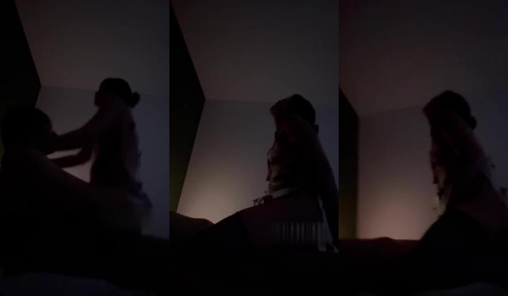 粉丝露脸约炮系列，【九门提督】，极品模特，暗夜深喉女上位骑乘，真实感拉满，呻吟声好听
