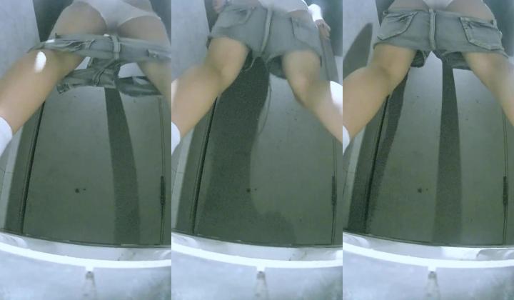 夜总会酒吧女厕后拍各种黑丝高跟 美女如云其中几个性感圆臀大屁股