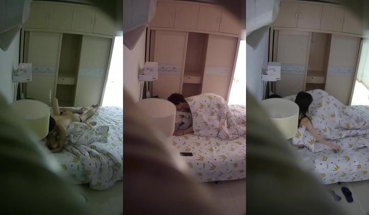 ️精品乐橙云酒店偷拍 ️性感露脐装高分美女来姨妈闯红灯被操两次