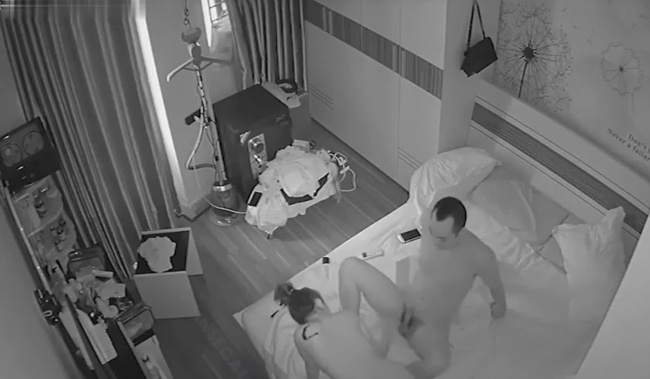 韩国家庭监控流出 清理卧室激战不停，肏逼就是爽