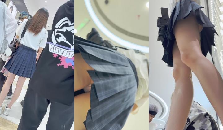 【KFC】JK制服美女摄影师翘起屁股专注拍摄粉色窄内也在被我拍