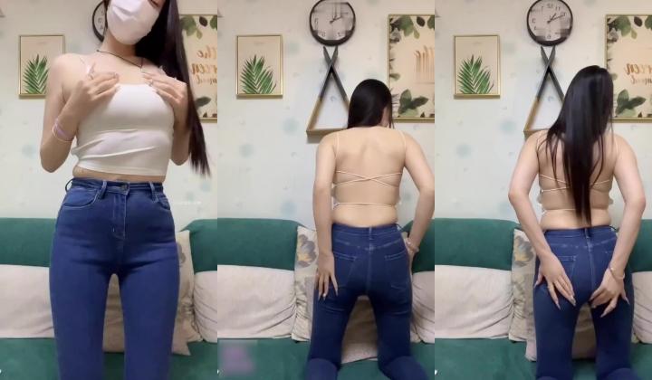快手极品少妇【爱吃香菜】健身婊就是骚,身材不错,毛少奶圆逼粉,自搓奶头,摸逼流水都拉丝了