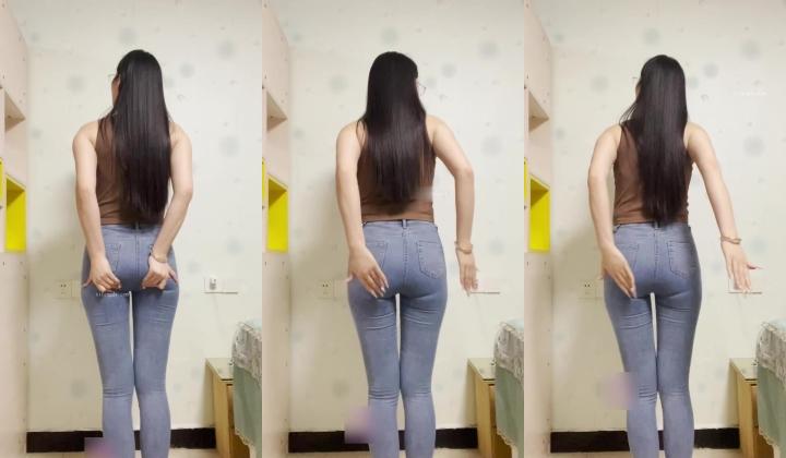 快手极品少妇【爱吃香菜】健身婊就是骚,身材不错,毛少奶圆逼粉,自搓奶头,摸逼流水都拉丝了