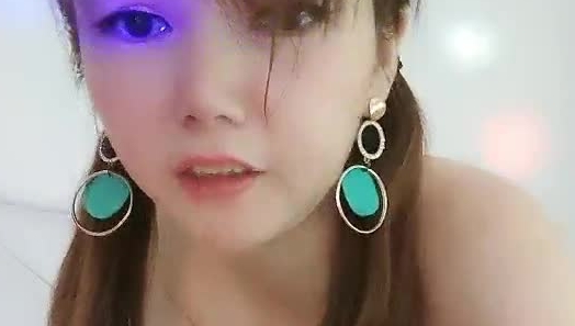 小骚娜的精品服务露脸给大哥全身胸推漫游，舔屁眼的功夫看着真酸爽，主动上位抽插让大哥吃奶子射完还舔