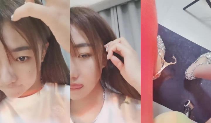 推荐，玩得就是心跳，【了了】，美女戴着跳蛋，坐公交车，户外露出，大黑牛喷水，真实刺激紧张不已，有