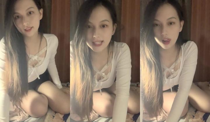 新人！清纯女神~美丽动人~【性感猫猫】道具自慰~过瘾~御姐风，肤白貌美，尤物~！