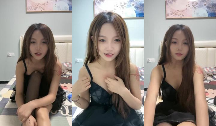神仙级女神，【稀有稻草人】，娇小玲珑穿黑丝，男友公主抱看逼逼，小萝莉被插得眉头紧蹙，好疼又好爽，