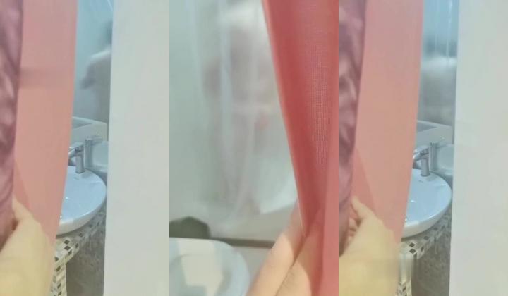 顶级淫妻博主，【刺鸡】，分享老婆给单男操多P，露脸，这个少妇真是骚，喜欢大学生