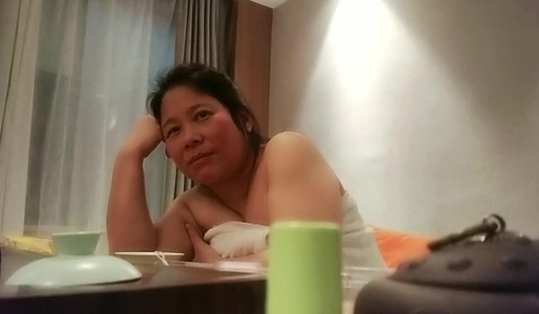 泡良最佳教程，猎艳大神劲爆佳作，【良家故事】 偷拍 网恋 中年良家妇女收割机~1天1场，人妻寻觅