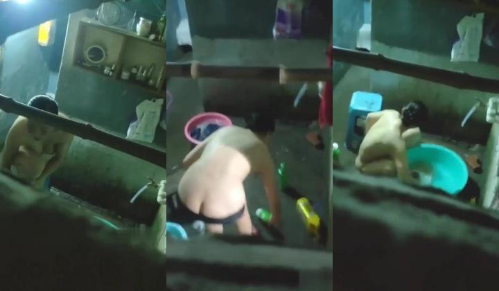 农村爬墙偷窥隔壁少妇洗香香 身材保养不错啊 特别是这对大白奶子 顺便拍到了女儿换衣服露出小咪咪