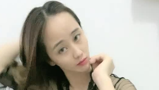 新晋高颜值极品女神，【安妮濑文武爱超乖】，专职绿播下海，肤白貌美胸大，淫荡骚话连篇欠干