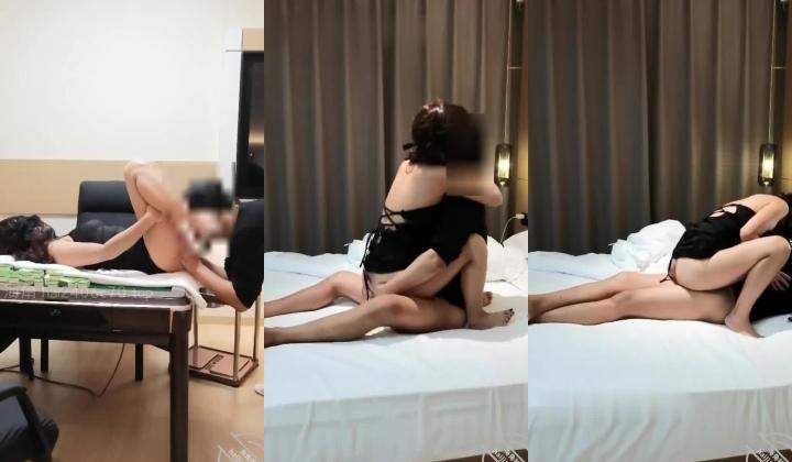 海角社区母子乱伦大神孤儿日寡母 假期和家人打完麻将后，直接就把我妈按在麻将桌上给操了