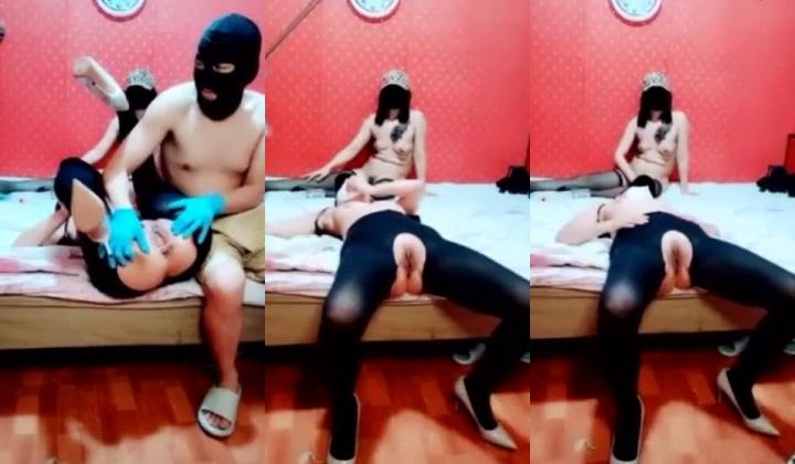 【极品稀缺 ️劲爆乱伦】操喷嫂子和她闺蜜 ️用尿饲养两只贱货 现代骚逼刑罚十八式 ️完美露脸 ️