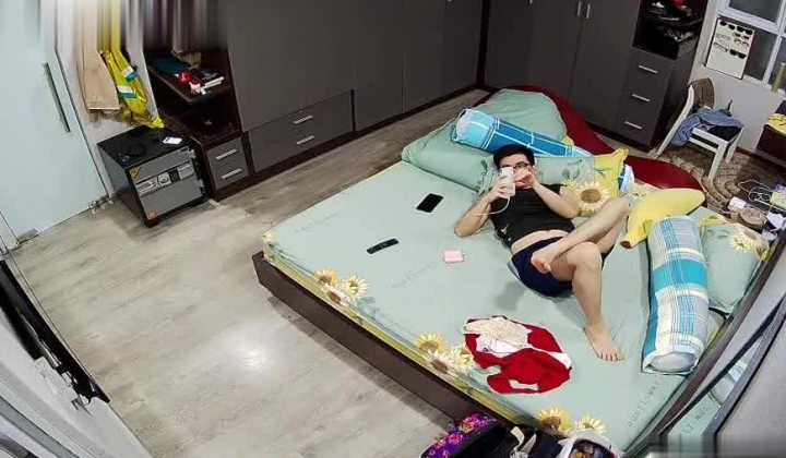 黑客破解家庭网络摄像头偷拍 有巨奶女友就是幸福