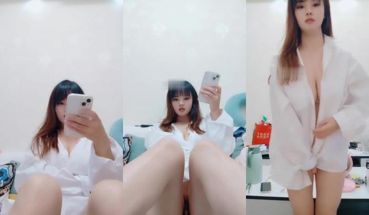 刺激野外~【成都00年大胸妹】深夜户外~火车~全裸~道具自慰~真实刺激，路人看到都惊呆了~！
